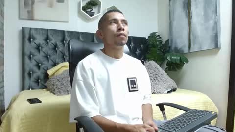 Snapshot of richar_voller chatting on February 15, 11:17 am richar_voller online show from February 15, 11:17 am