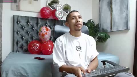 Snapshot of richar_voller chatting on February 19, 11:17 am richar_voller online show from February 19, 11:17 am