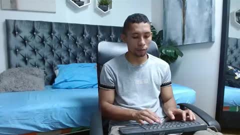 Snapshot of richar_voller chatting on March 2, 12:43 pm richar_voller online show from March 2, 12:43 pm