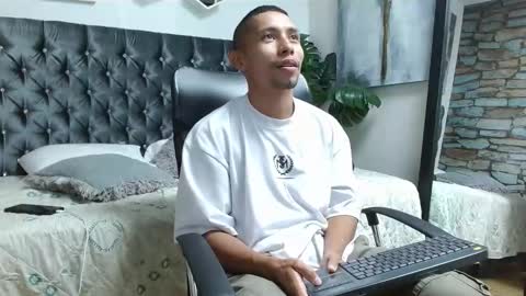 Snapshot of richar_voller chatting on March 10, 2:48 pm richar_voller online show from March 10, 2:48 pm