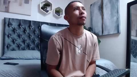 Snapshot of richar_voller chatting on October 19, 1:01 pm richar_voller online show from October 19, 1:01 pm