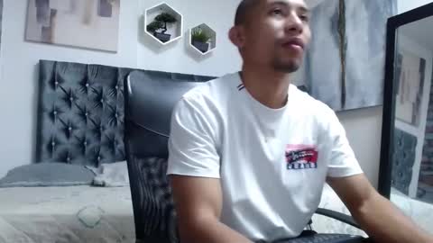 Snapshot of richar_voller chatting on November 1, 11:23 am richar_voller online show from November 1, 11:23 am