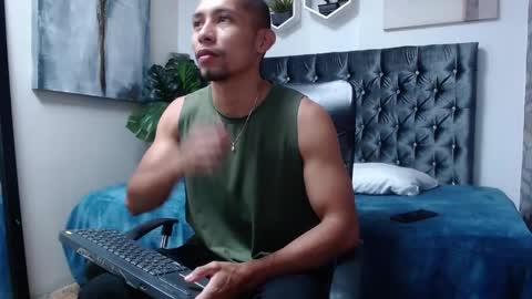 Snapshot of richar_voller chatting on November 15, 11:18 am richar_voller online show from November 15, 11:18 am