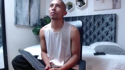 Snapshot of richar_voller chatting on November 18, 11:14 am richar_voller online show from November 18, 11:14 am