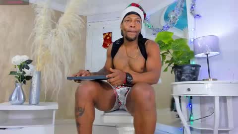 Snapshot of ricobrown777 chatting on December 15, 4:39 am RicoBrowm online show from December 15, 4:39 am