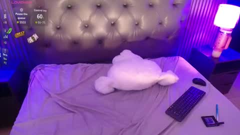 RIHONNA online show from January 16, 2:10 pm