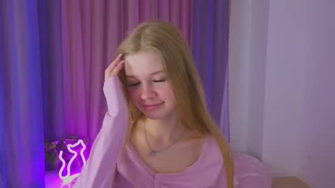 Snapshot of riinaaa chatting on October 2, 9:11 pm Rina online show from October 2, 9:11 pm