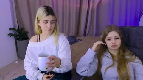 Snapshot of riinaaa chatting on December 16, 4:56 pm Rina online show from December 16, 4:56 pm