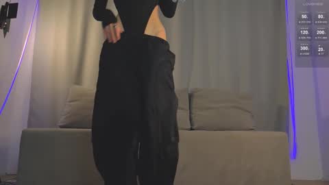 Snapshot of rinacain chatting on October 27, 7:01 am RINA online show from October 27, 7:01 am