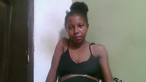 Snapshot of rinah654271 chatting on February 5, 7:07 pm rinah654271 online show from February 5, 7:07 pm