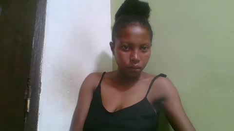 Snapshot of rinah654271 chatting on February 7, 7:23 am rinah654271 online show from February 7, 7:23 am