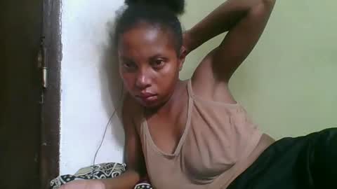 Snapshot of rinah654271 chatting on February 14, 4:59 pm rinah654271 online show from February 14, 4:59 pm