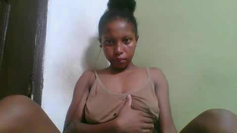 Snapshot of rinah654271 chatting on February 26, 6:34 am rinah654271 online show from February 26, 6:34 am