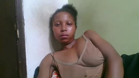 Snapshot of rinah654271 chatting on February 26, 6:40 pm rinah654271 online show from February 26, 6:40 pm