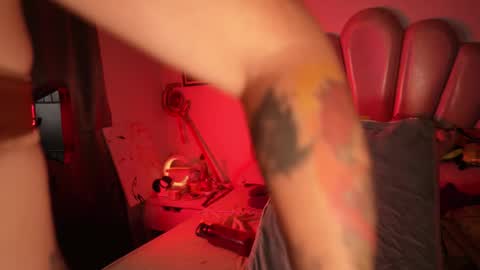    online show from October 18, 11:27 pm