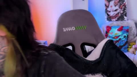   DianaBrite            fansl y online show from April 16, 1:45 pm