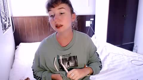 Snapshot of riri_rich chatting on February 3, 5:18 am Rita online show from February 3, 5:18 am