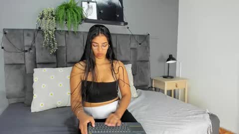 RIRI  online show from October 18, 7:36 pm