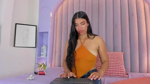 RIRI  online show from October 27, 8:02 pm