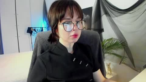 Alice online show from June 2, 8:44 pm