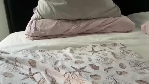 Snapshot of roadking1122 chatting on October 31, 2:18 pm roadking1122 online show from October 31, 2:18 pm