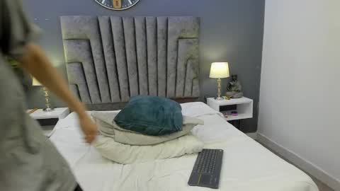 Roan Birkin online show from February 6, 2:44 am