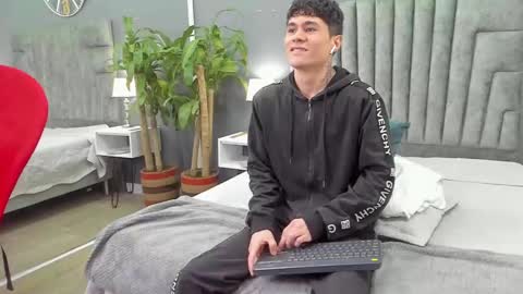 Roan Birkin online show from February 6, 7:18 pm