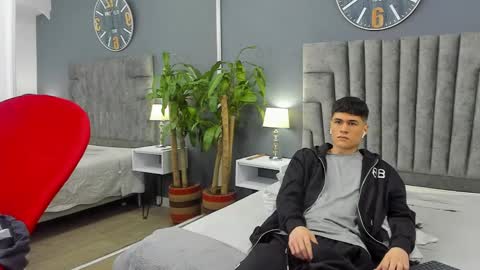 Roan Birkin online show from February 9, 1:22 am