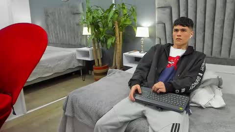 Roan Birkin online show from February 9, 7:19 pm