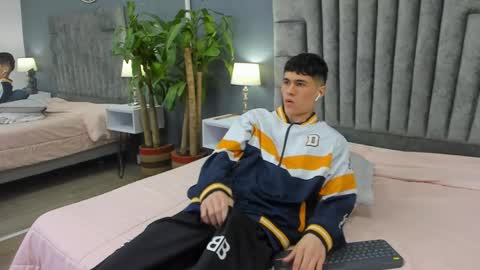 Roan Birkin online show from February 10, 7:38 pm