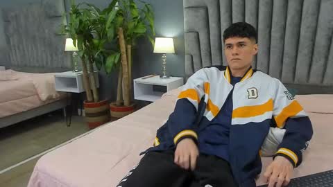 Roan Birkin online show from February 11, 1:41 am