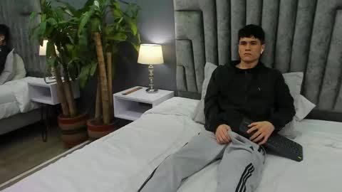 Roan Birkin online show from February 18, 1:43 am