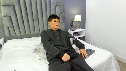 Roan Birkin online show from February 20, 2:18 am