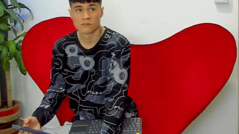 Roan Birkin online show from March 10, 1:34 am