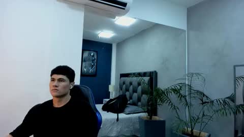 Roan Birkin online show from December 17, 7:42 pm