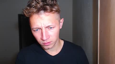 RoastingCorn online show from December 5, 7:39 am