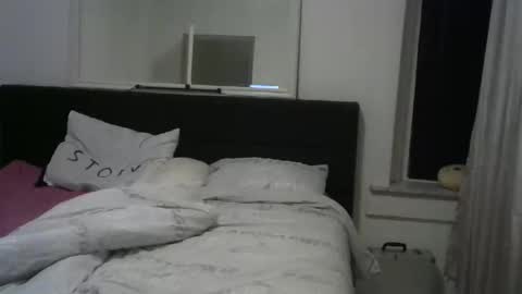 Snapshot of rober10000 chatting on November 9, 5:28 am rober10000 online show from November 9, 5:28 am