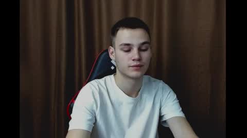 robert10211 online show from December 18, 5:52 pm