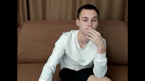 robert10211 online show from October 22, 5:45 pm