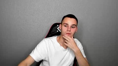 robert10211 online show from November 7, 3:28 am