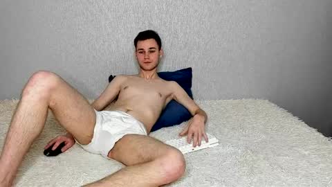 robert10211 online show from April 1, 1:41 pm