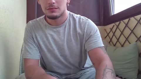 Snapshot of roberto_twink1 chatting on October 26, 12:22 pm Roberto online show from October 26, 12:22 pm
