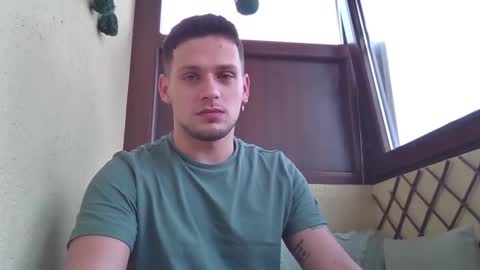 Snapshot of roberto_twink1 chatting on November 26, 7:42 am Roberto online show from November 26, 7:42 am