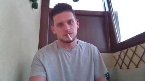 Snapshot of roberto_twink1 chatting on December 2, 5:46 am Roberto online show from December 2, 5:46 am