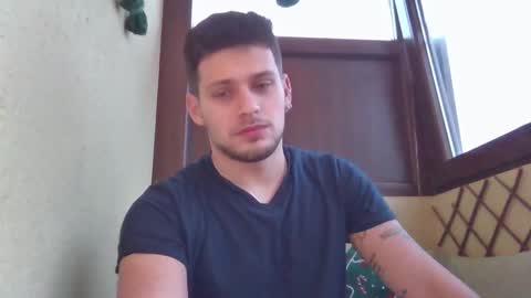 Snapshot of roberto_twink1 chatting on December 4, 5:50 am Roberto online show from December 4, 5:50 am