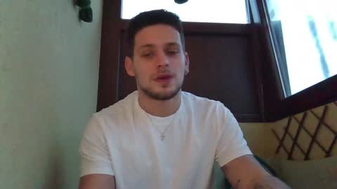 Snapshot of roberto_twink1 chatting on December 5, 5:38 am Roberto online show from December 5, 5:38 am