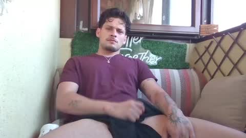 Snapshot of roberto_twink1 chatting on May 27, 6:32 am Roberto online show from May 27, 6:32 am