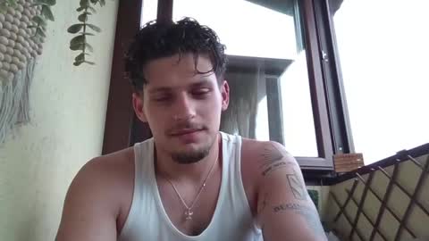 Snapshot of roberto_twink1 chatting on June 2, 5:31 am Roberto online show from June 2, 5:31 am