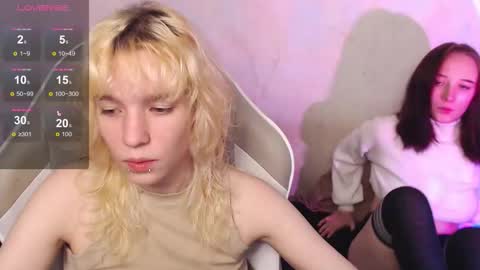 Snapshot of robin_yours chatting on September 22, 9:33 am Robin your online show from September 22, 9:33 am