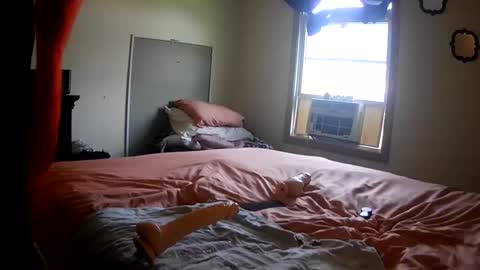 RobinHEAD online show from April 15, 3:41 pm